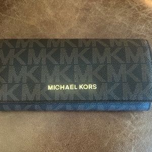 MICHAEL KORS Brown wallet like new